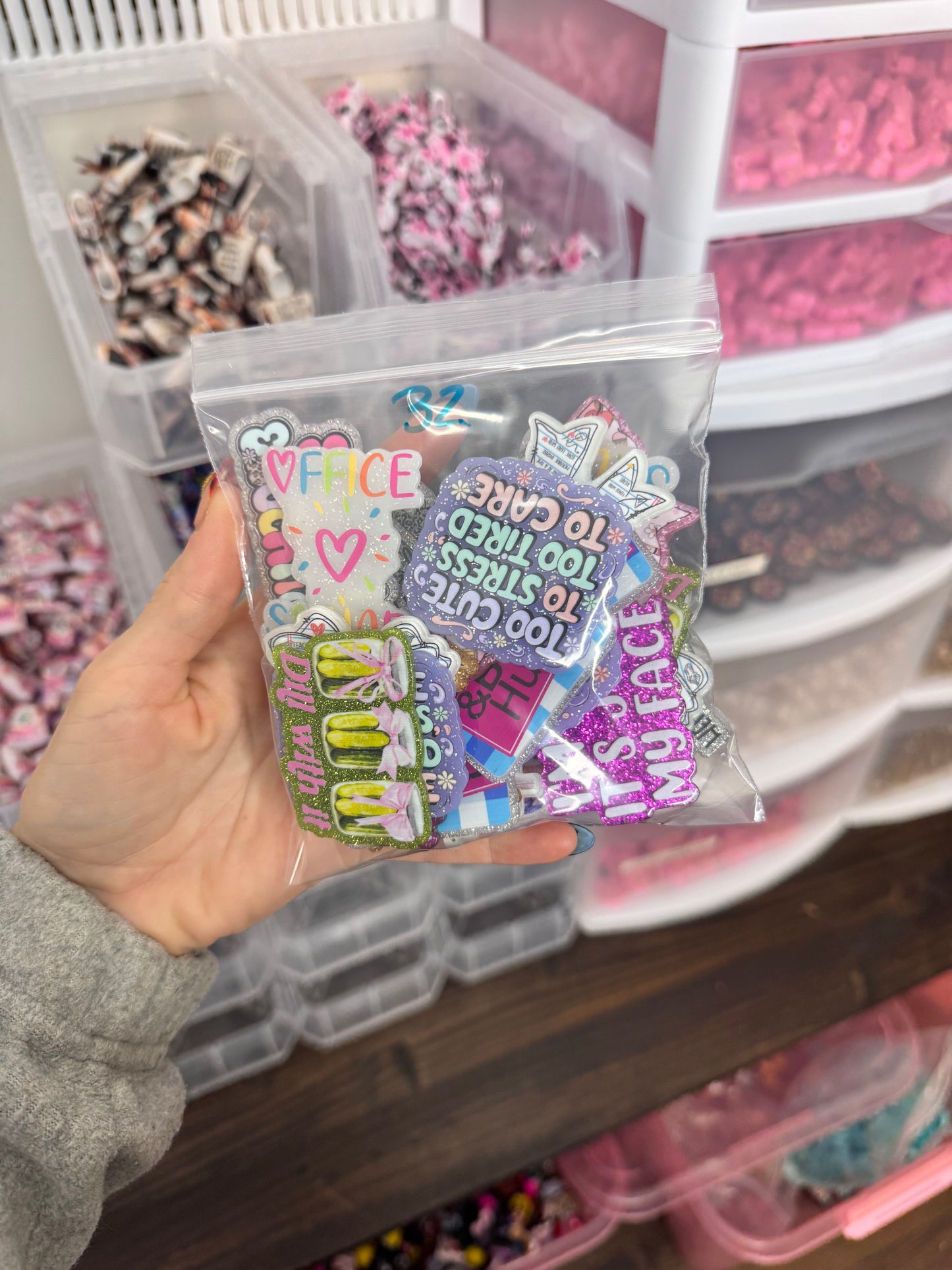 DESTASH 32 pack of acrylic flat backs 