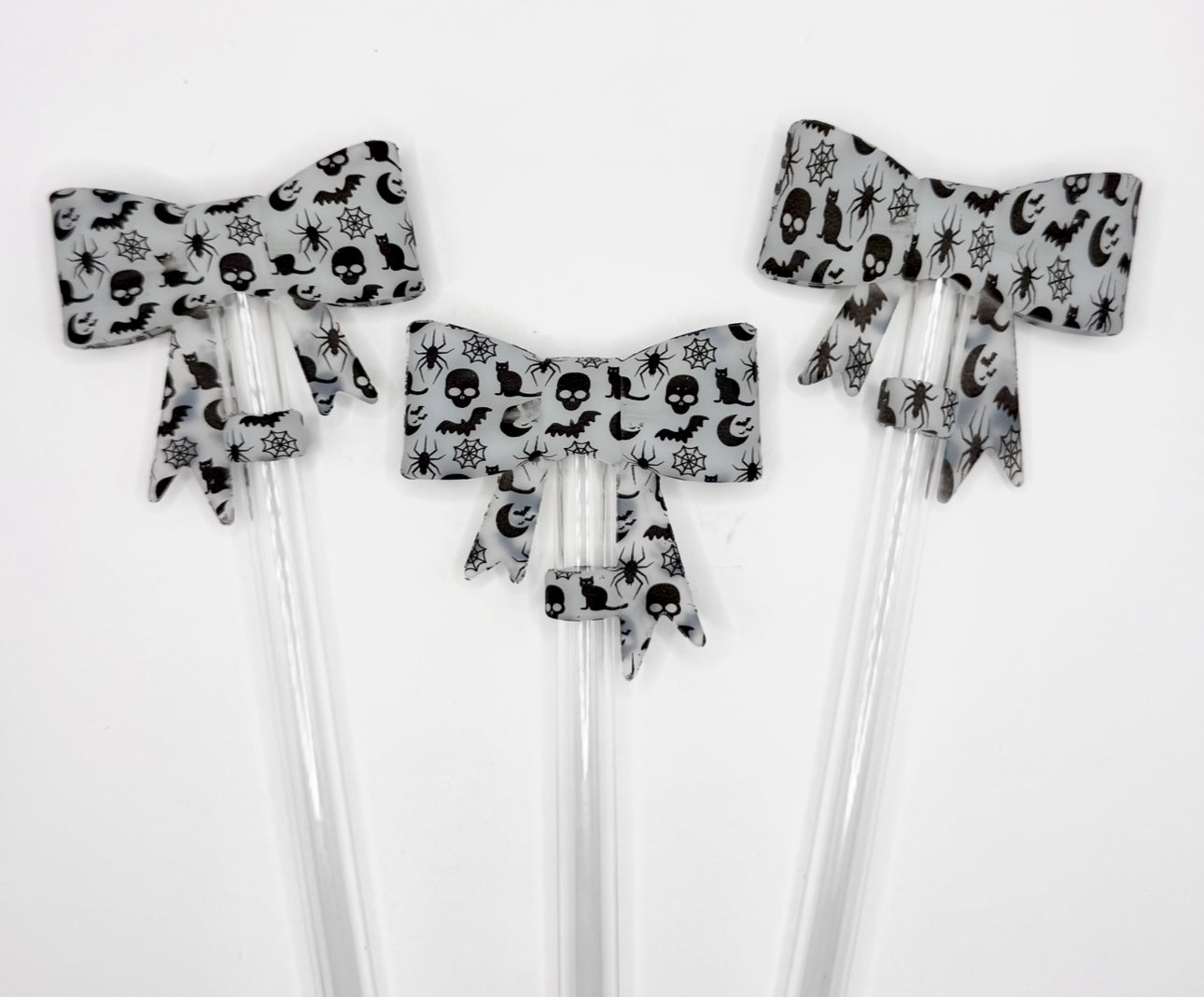 White (glow in the dark) Halloween print bow silicone straw topper
